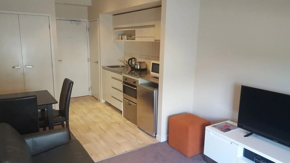 QV Spacious One Bedroom Apt - 369