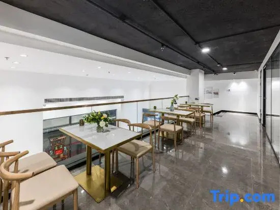 Shantou Haiqinwan Apartment (Shantou High-Speed Railway Station)