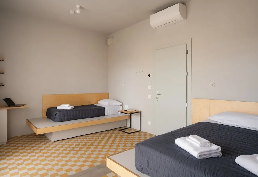 RE-Dama Hostel