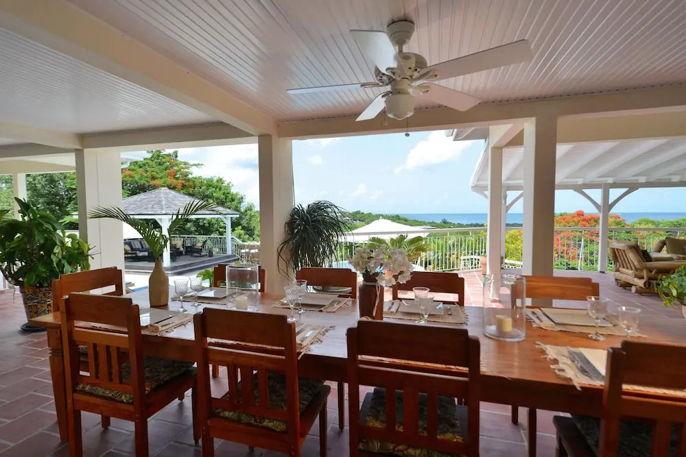 Tropical Villa w/ Pool in Exclusive Enclave, AC, Free Wifi, Pool, Concierge Service, Near Beach!