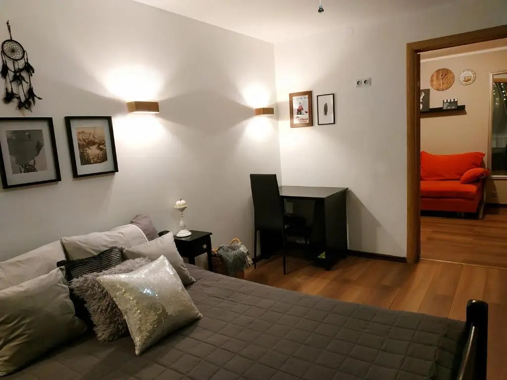 NON-Smoking Vesetas Apt 25min from Old Town
