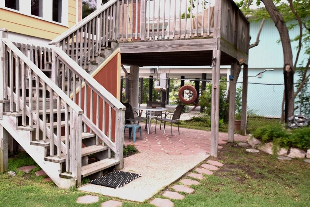 Pelican House by RedAwning