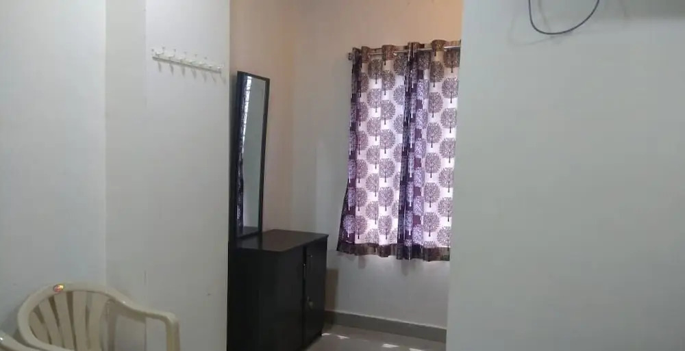 Iroomz Hotel Sri Kanya Residency