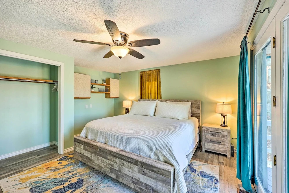 Hot Springs Getaway w/ Beautiful Lake Views