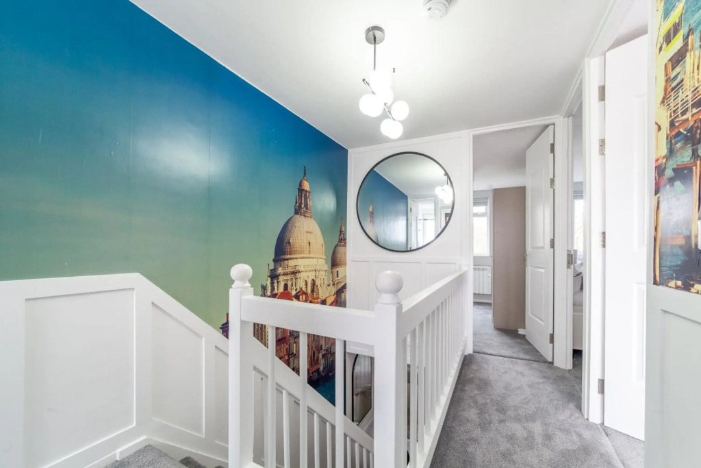 Excellent 3-bed Flat In Elephant Castle