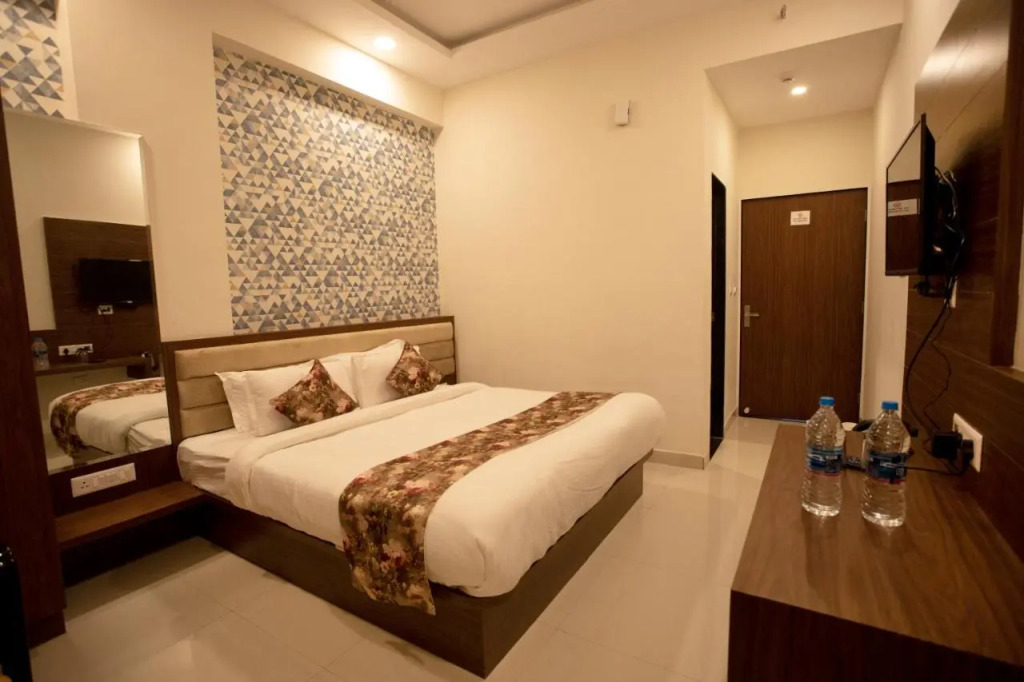 Hotel Bhairav Bagh -100 Mtr from Celebration Mall