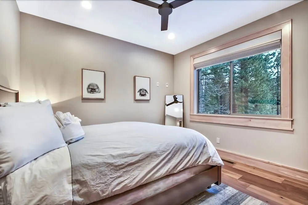 Redwood Lodge 7 Bedrooms 5.5 Bathrooms Home