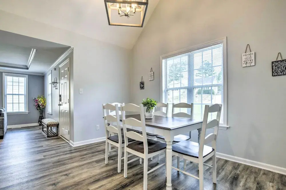 Welcoming Abode w/ Yard ~ 1 Mi to Dtwn Apex!
