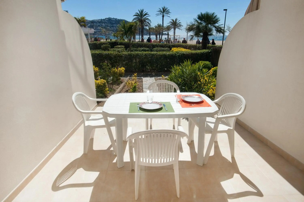 Apartamento a pie de playa, climatizado y parking