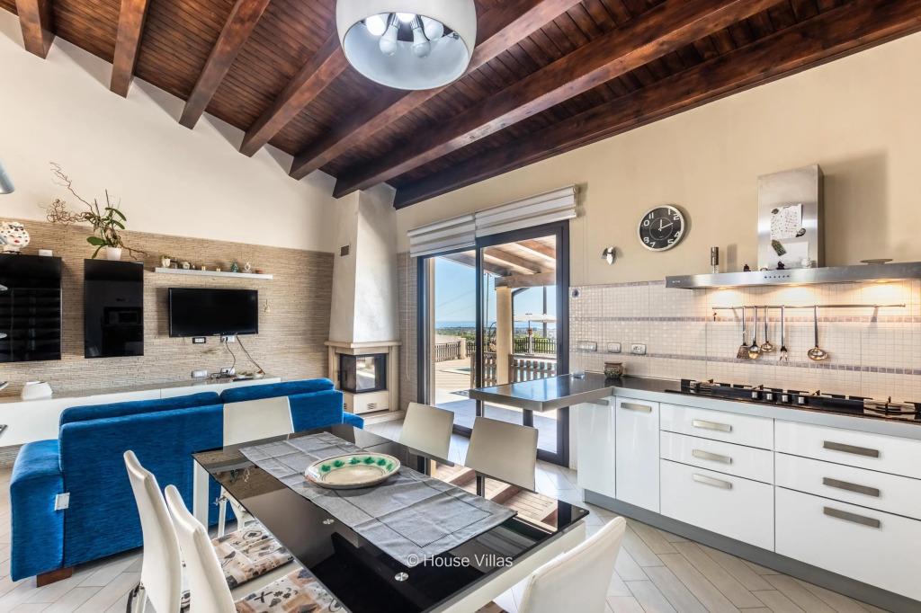 Villa Zora in Avola With 4 Bedrooms and 3 Bathrooms