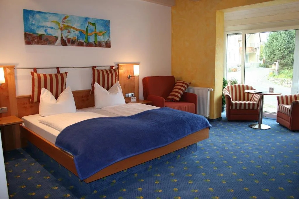 Gasthof zum Adler - Wahlwies-3 km z Bodensee Hotel geöffnet - Rest-Mo-Di-geschl