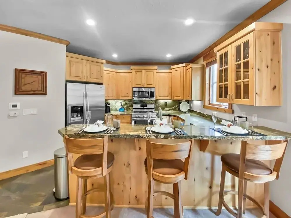 201 Town Pointe Escape! 3 Bedroom Condo