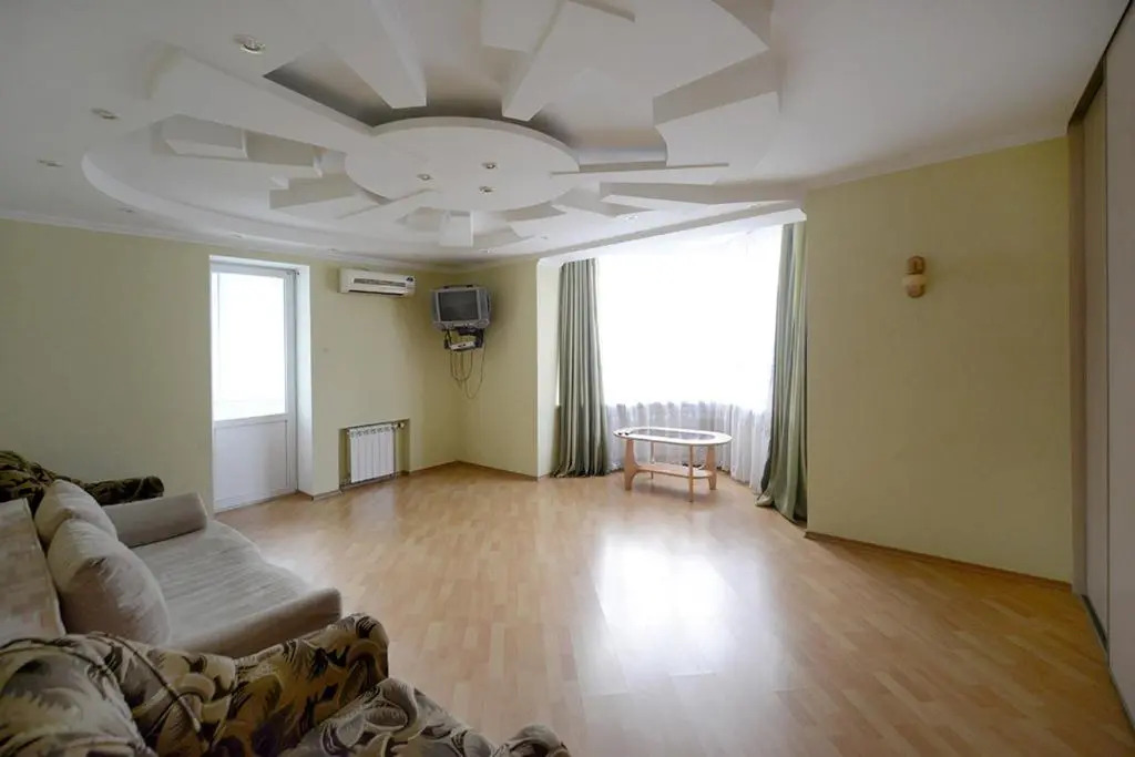 Apartment on Urlivska Street 10a