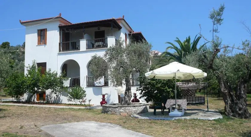 Liossis Rooms & Apartments