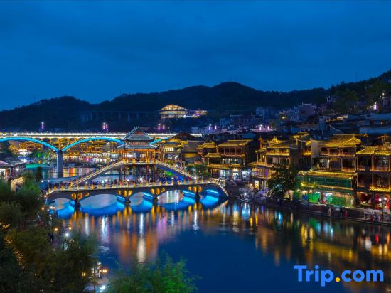 Yunshang 180 ° panoramic intelligent Jiang Jing Mei Su (Fenghuang Ancient City Tuojiang Branch)