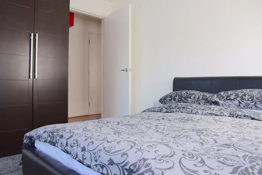 Spacious 2 Bedroom in Shepherds Bush With Patio