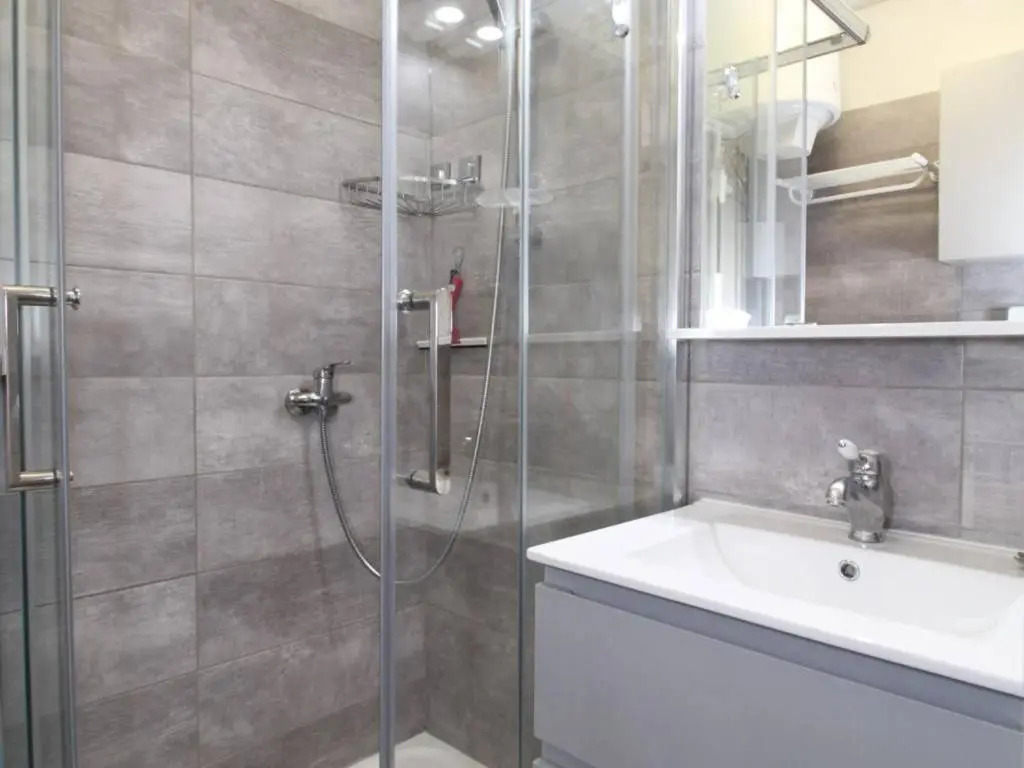 Appartement Balaruc-les-Bains, 1 pièce, 2 personnes - FR-1-553-110