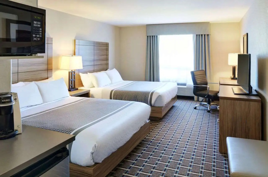 Pomeroy Inn and Suites Vermilion