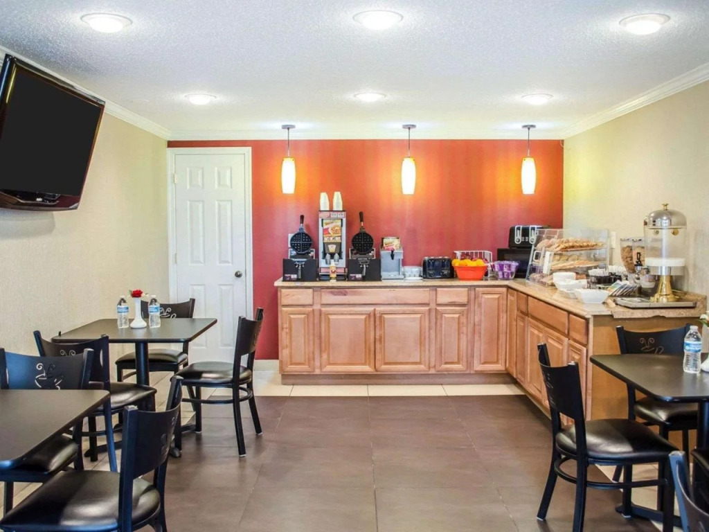 Отель Rodeway Inn Carlisle North