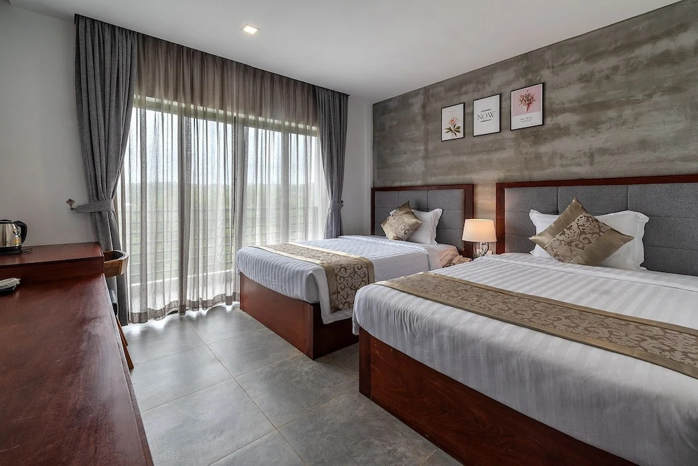 Phoenix Sea View Hotel