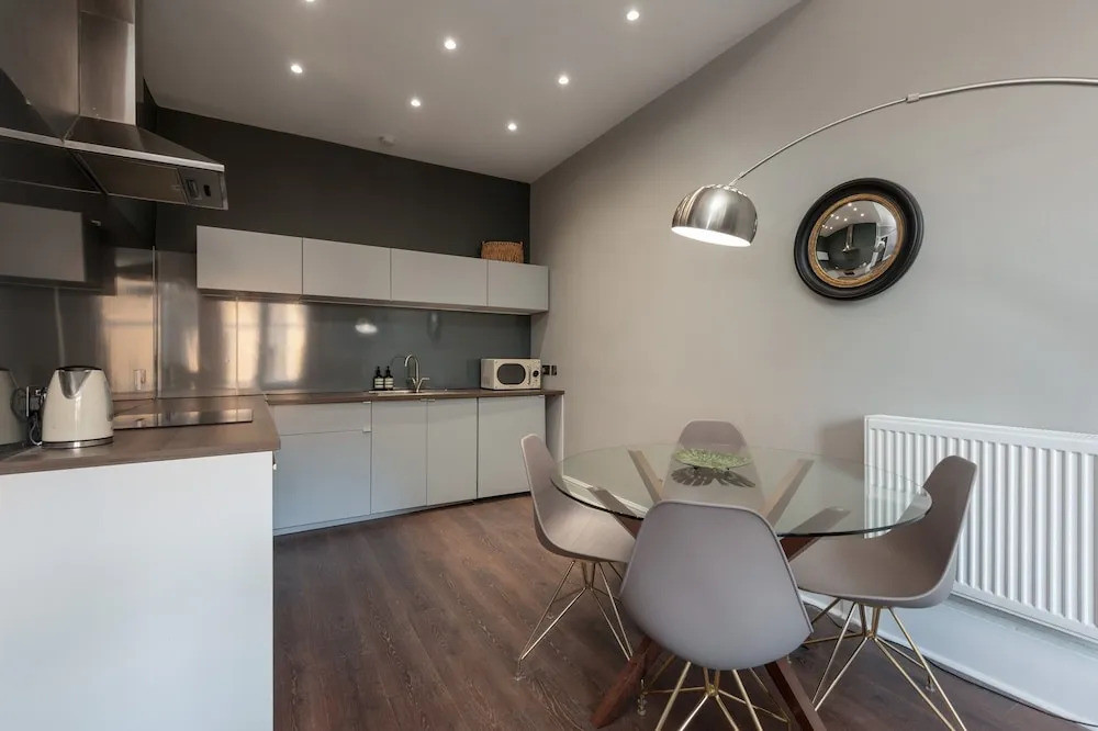 1 Bedroom Apartment In The West End