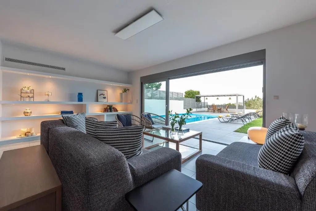 Mikro Amoni Beach Villa