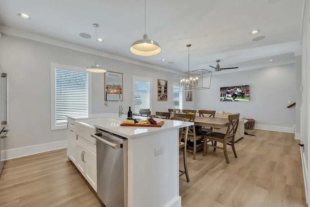 Soprano-private Rooftop-gr8 Walking Location