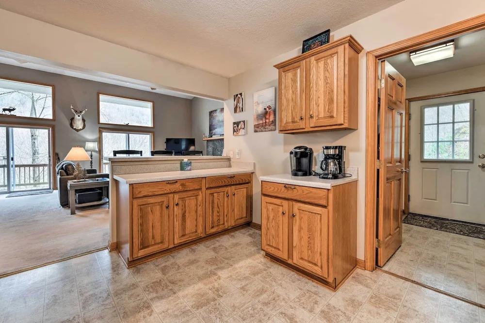 Pet-friendly Home w/ Deck + Mountain Views!