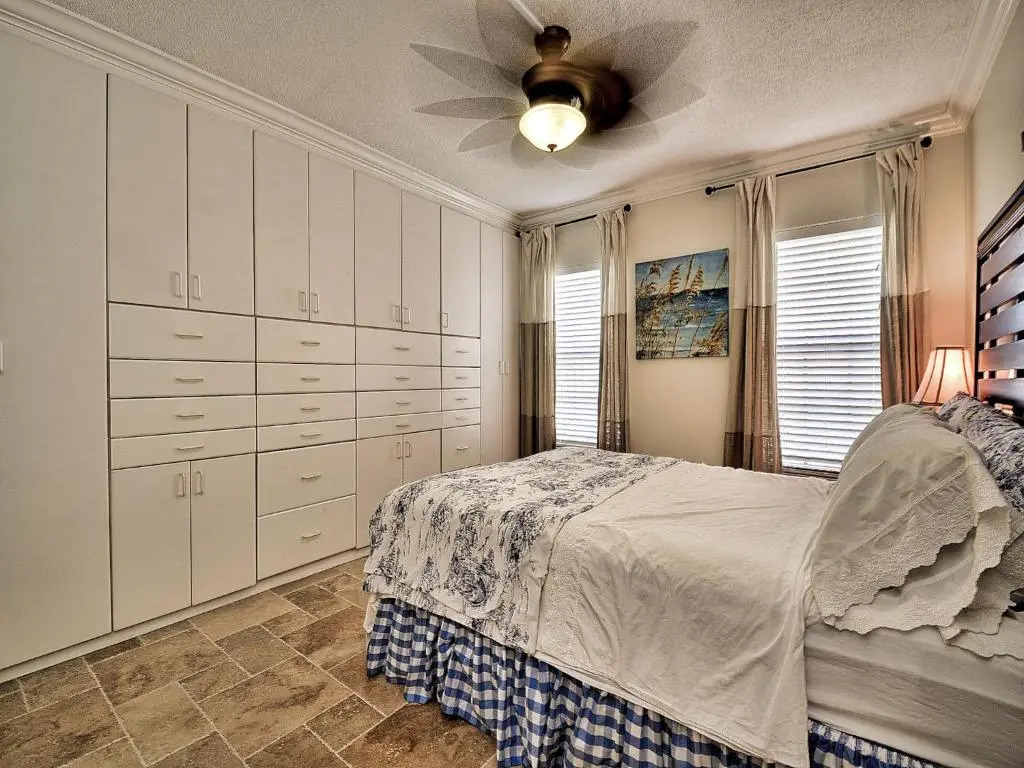 Island Flat 103