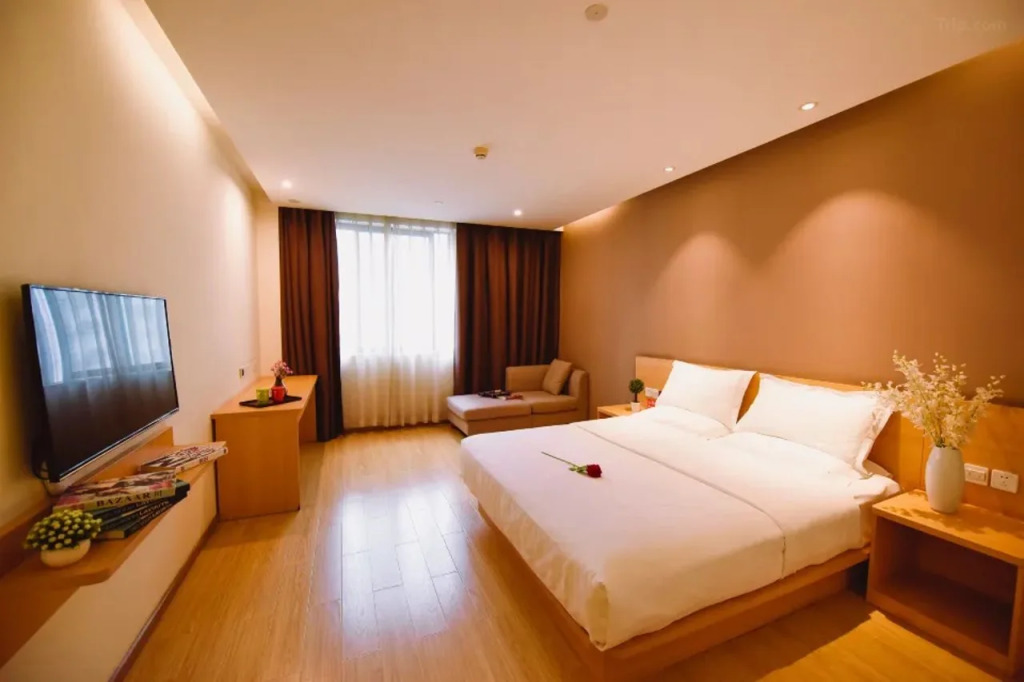 7 Days Premium Hotel (Chongqing Longtousi North Railway Station Center)