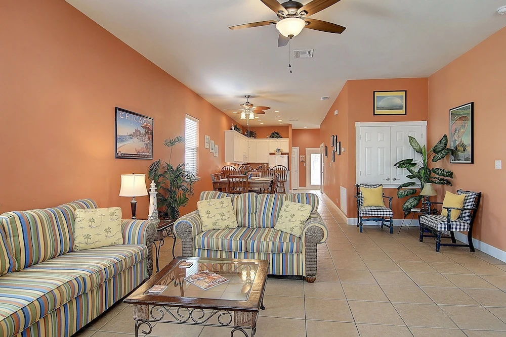 Tropical Niche 3 Bedroom Home by Redawning