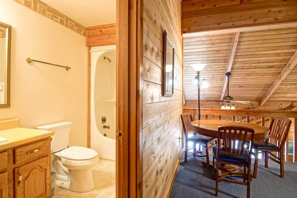 Powder Monkey #14: 3 Bedrooms, 2 Full Baths: Ski to Your Door!