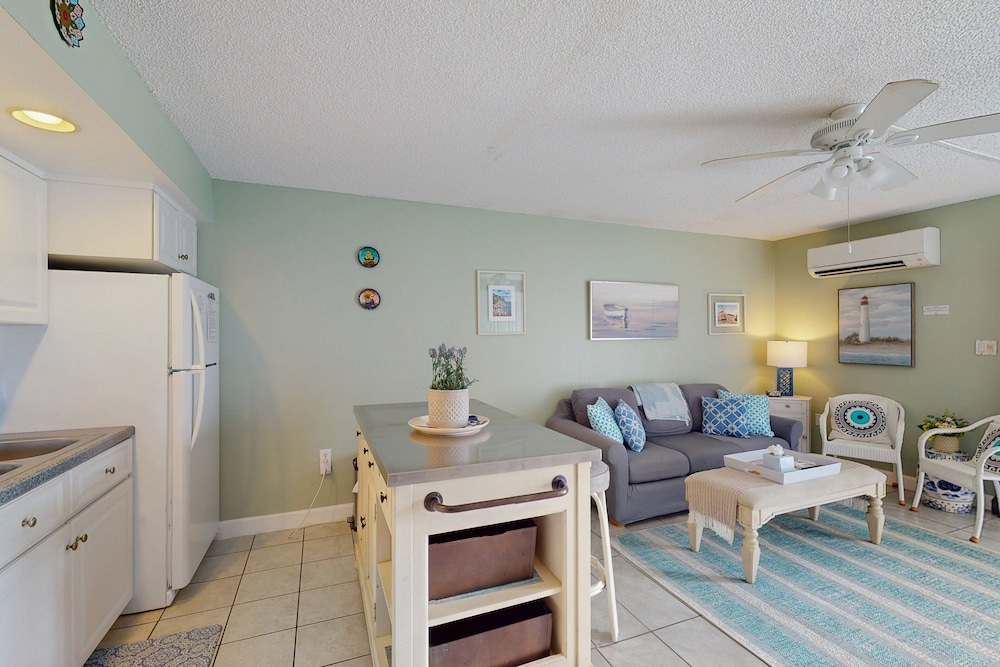 Mariners Cove 302