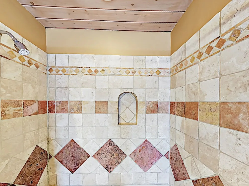 Cozy Oasis Near Plaza W/ Private Backyard & Grill 2 Bedroom Home