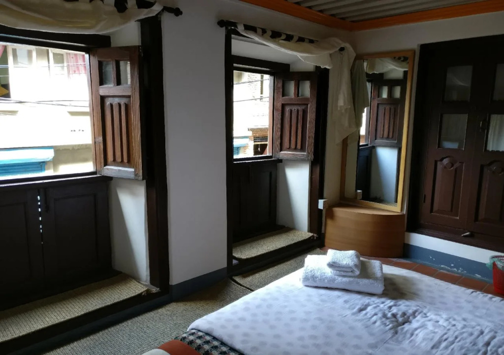 Hiranya Guest House