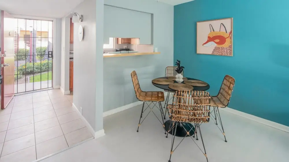 Stylish 1BR Apt Old Town by WanderJaunt