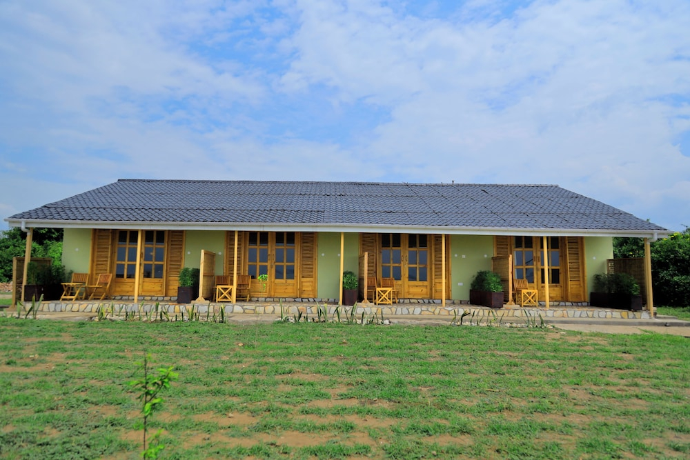 Acacia Wilderness Mweya