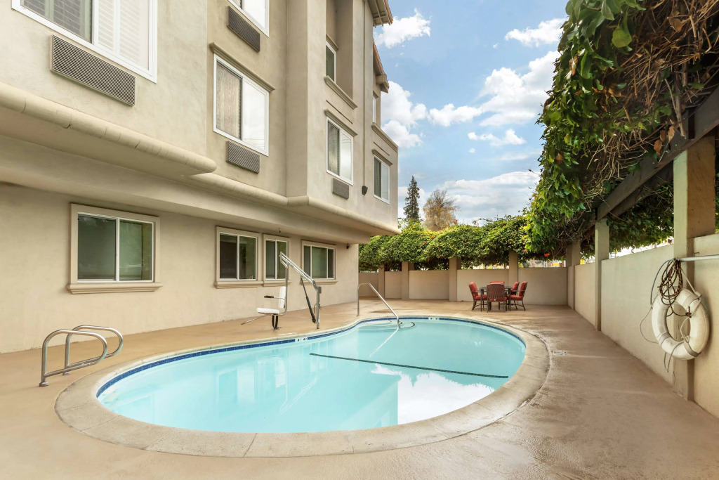 Best Western Plus Airport Plaza