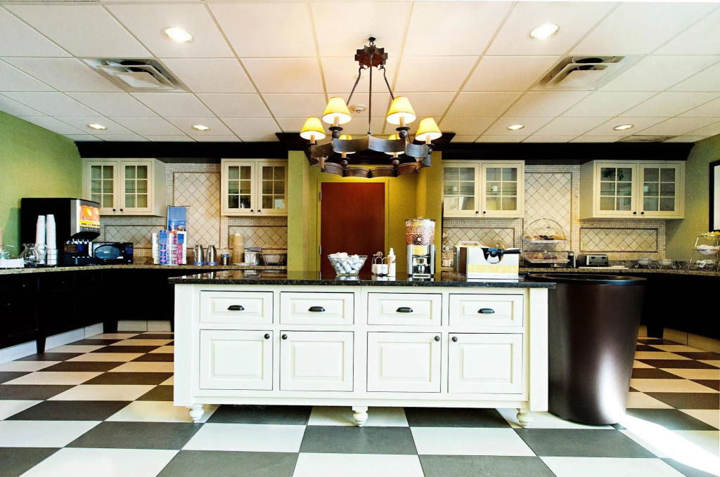 Hampton Inn & Suites Albany-Airport