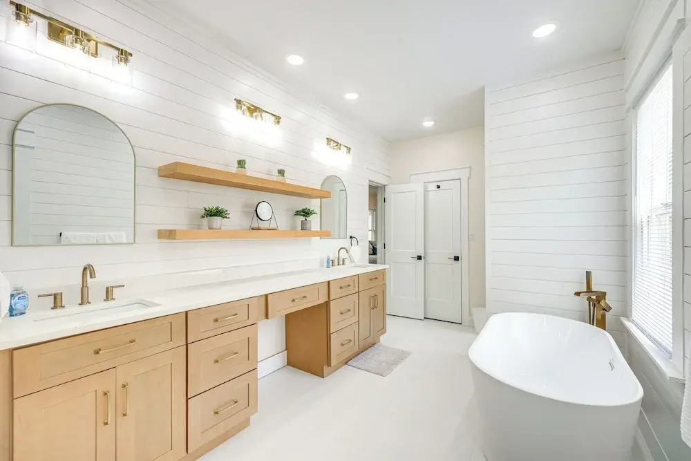 1 Mi to Dtwn: Family Home in San Antonio!