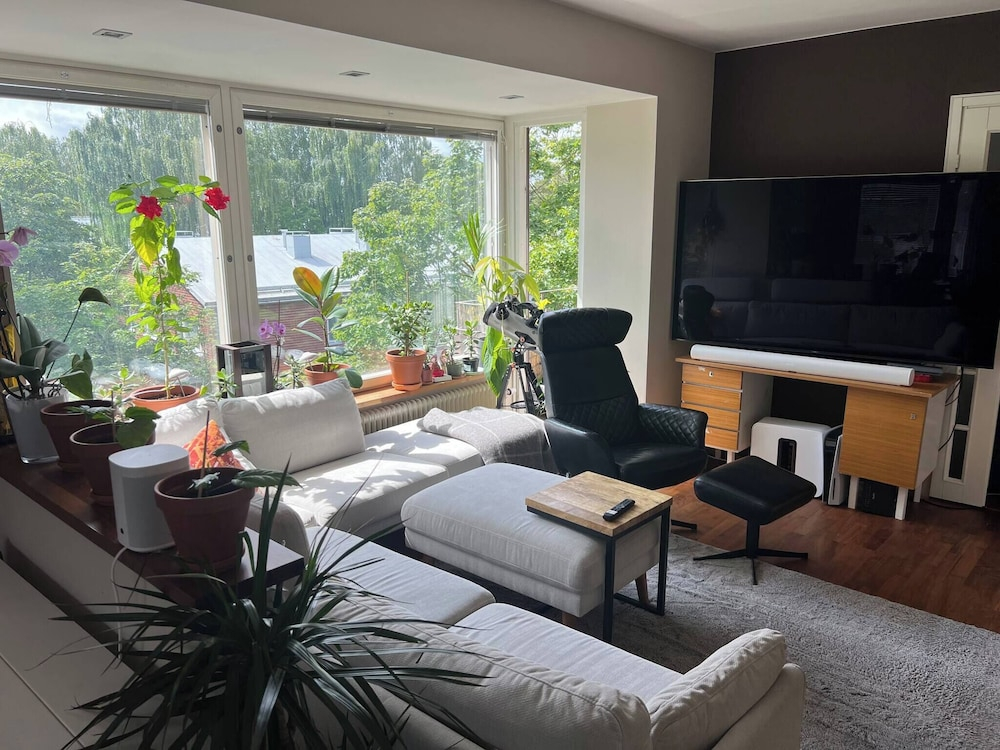 Cozy Well Connected Family Apartment