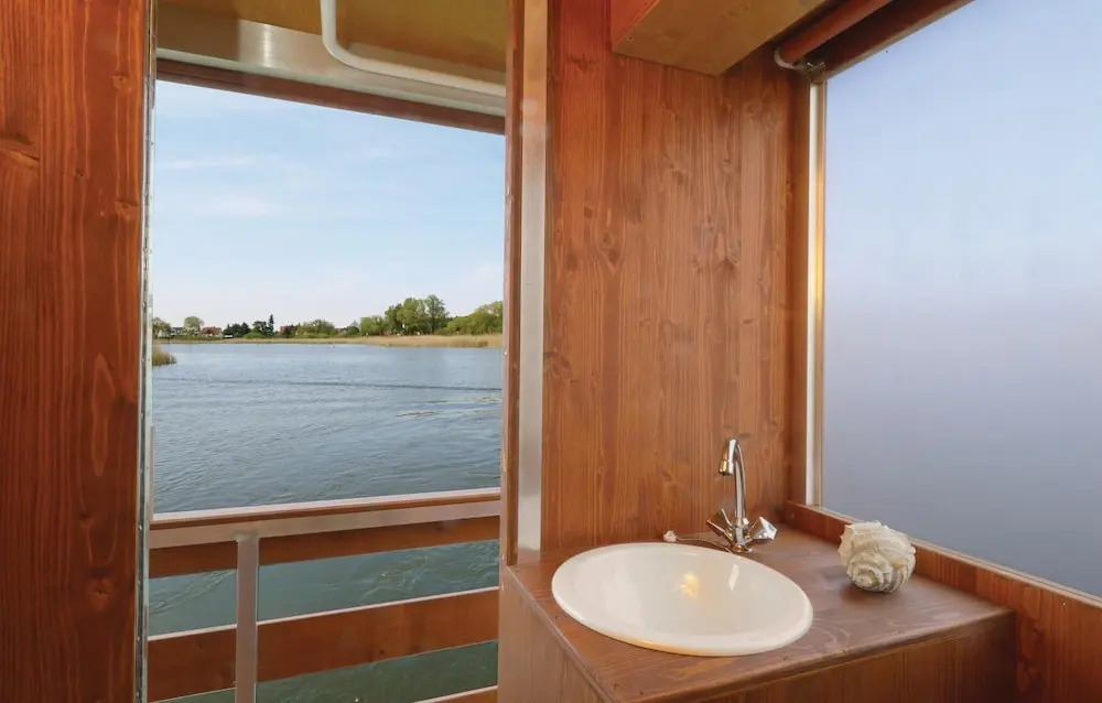 Nice Ship/boat in Radewege With 2 Bedrooms