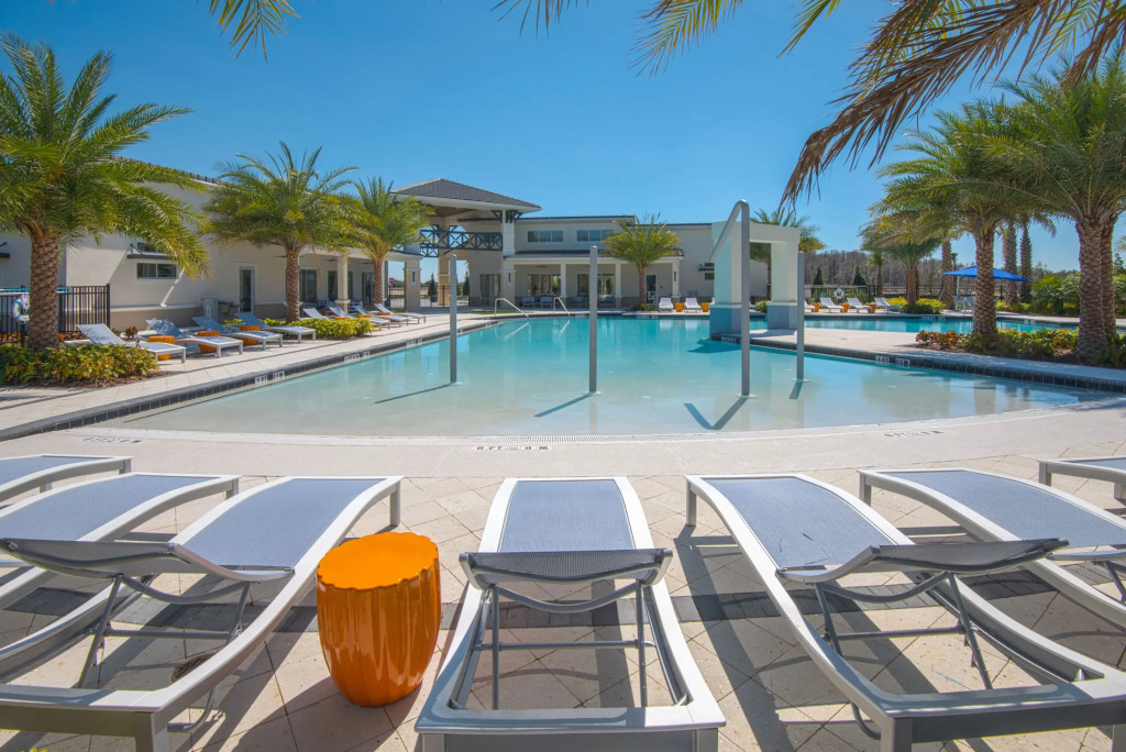 Luxury Home - ALL the Extras - Sleeps 39