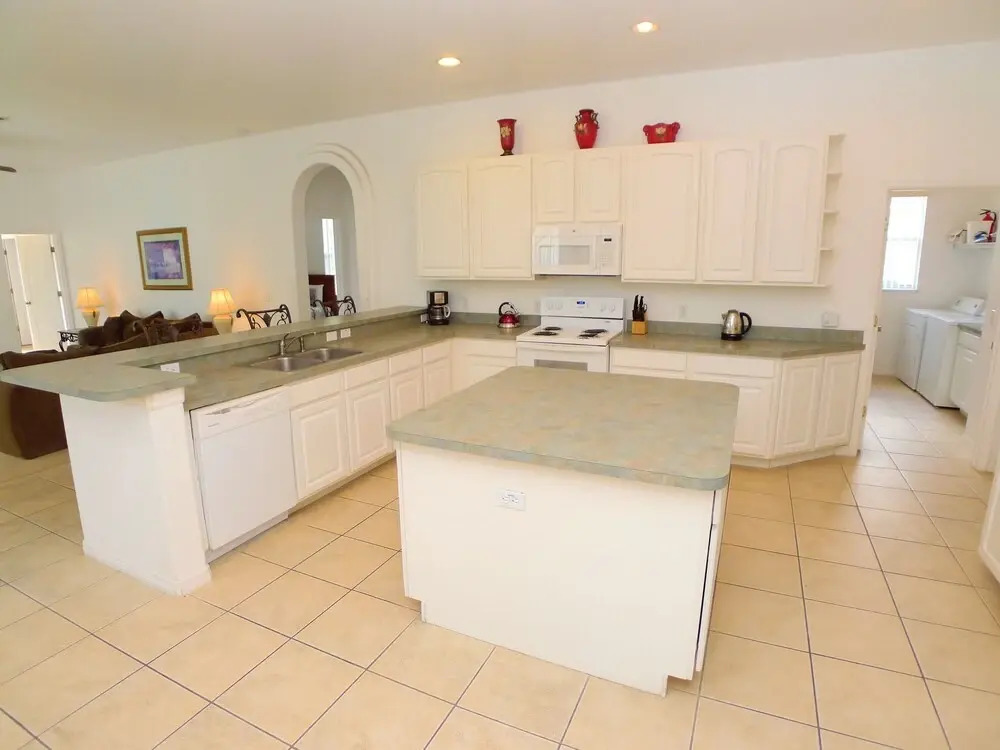 5 BED Pool Home ON Gated Community