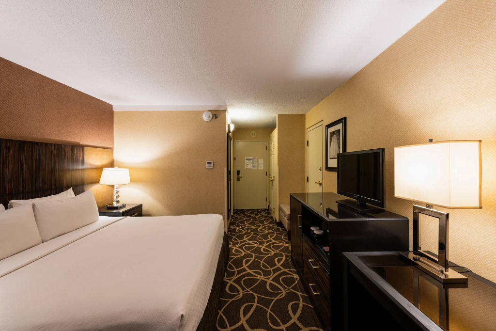 Crowne Plaza Newark Airport by IHG