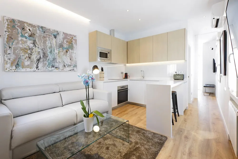 Santa Isabel Street, Private rooms
