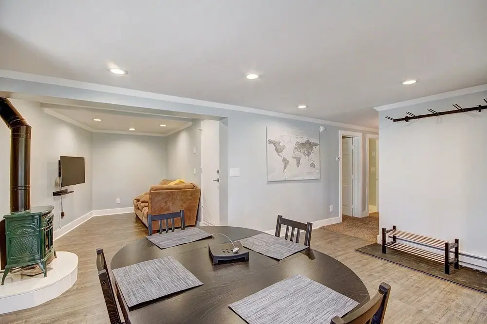 Ski Hill 3 Bedroom Home by Redawning