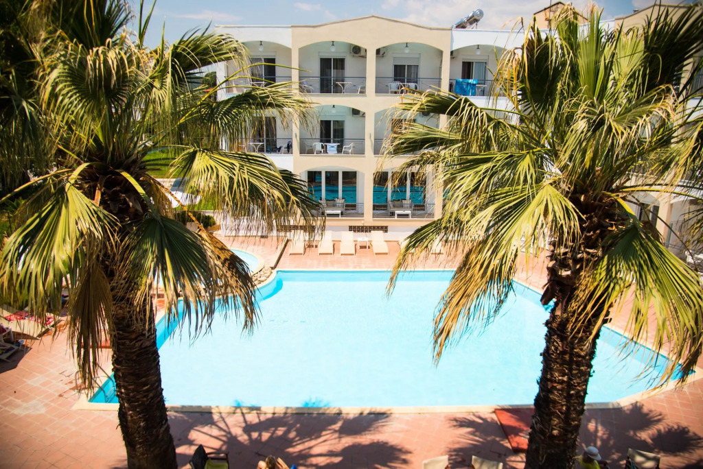 Stavros Beach Hotel