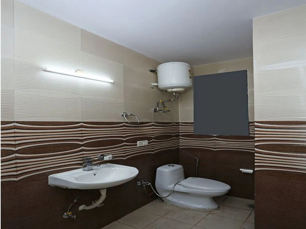 OYO 472 Hotel Sareen