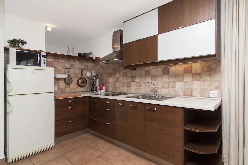 Apartments Levan Ceja